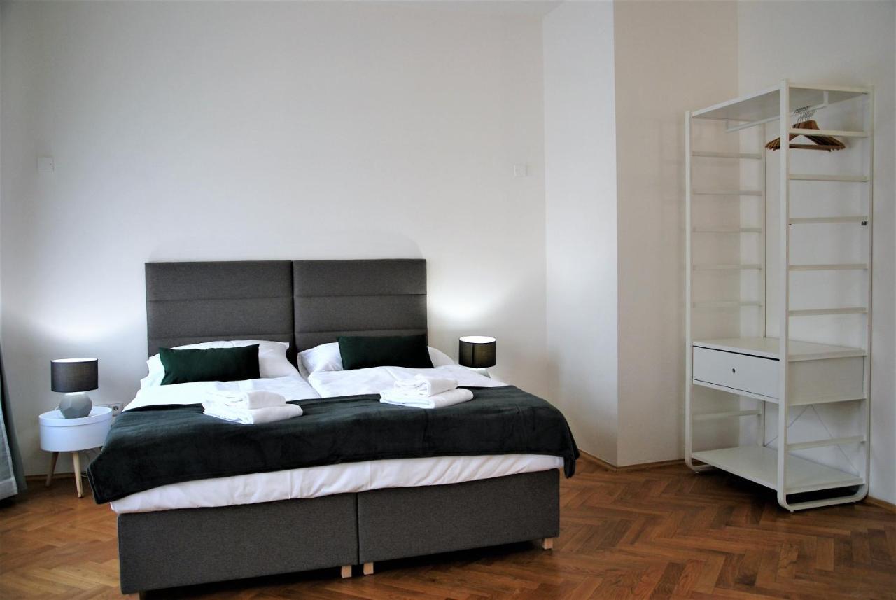 White Swan Boutique Apartments 프라하 외부 사진