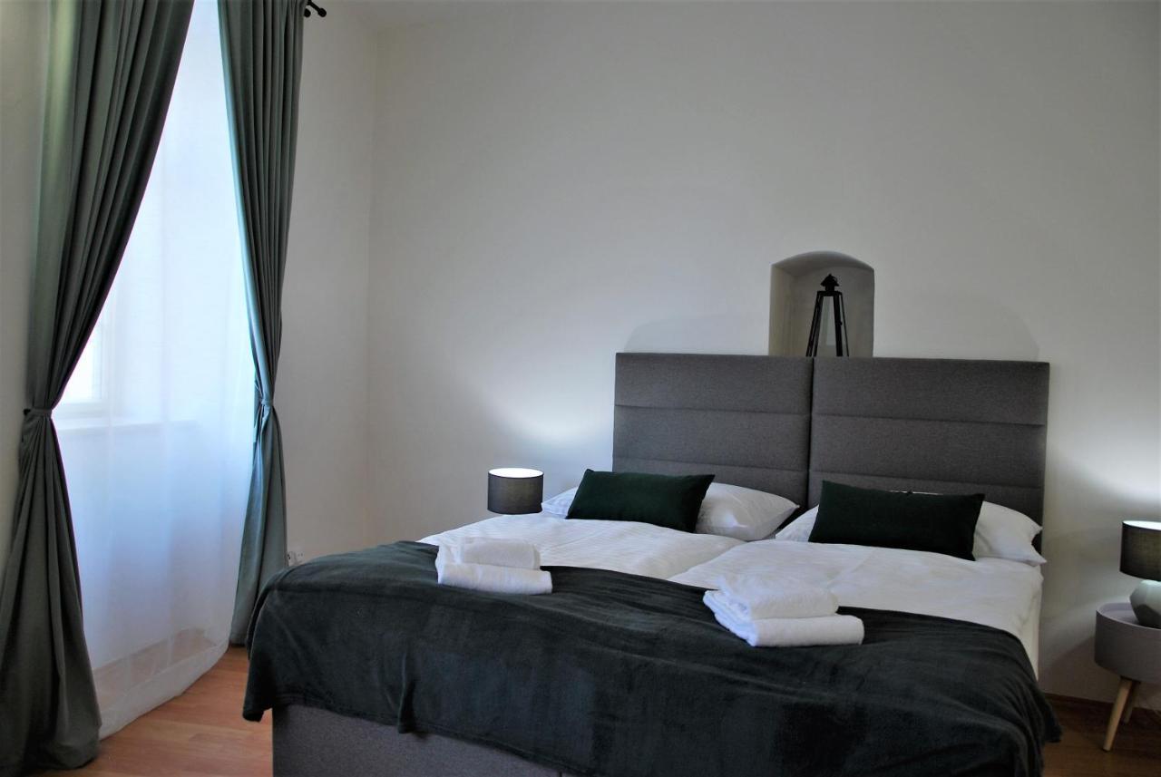 White Swan Boutique Apartments 프라하 외부 사진