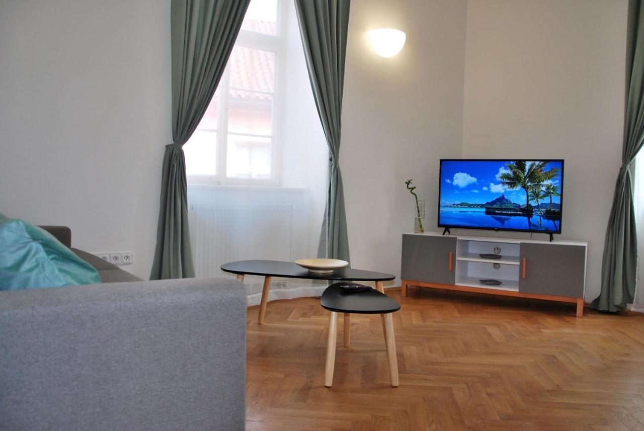 White Swan Boutique Apartments 프라하 외부 사진