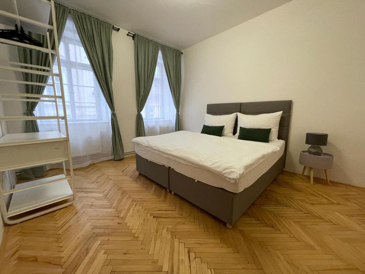 White Swan Boutique Apartments 프라하 외부 사진