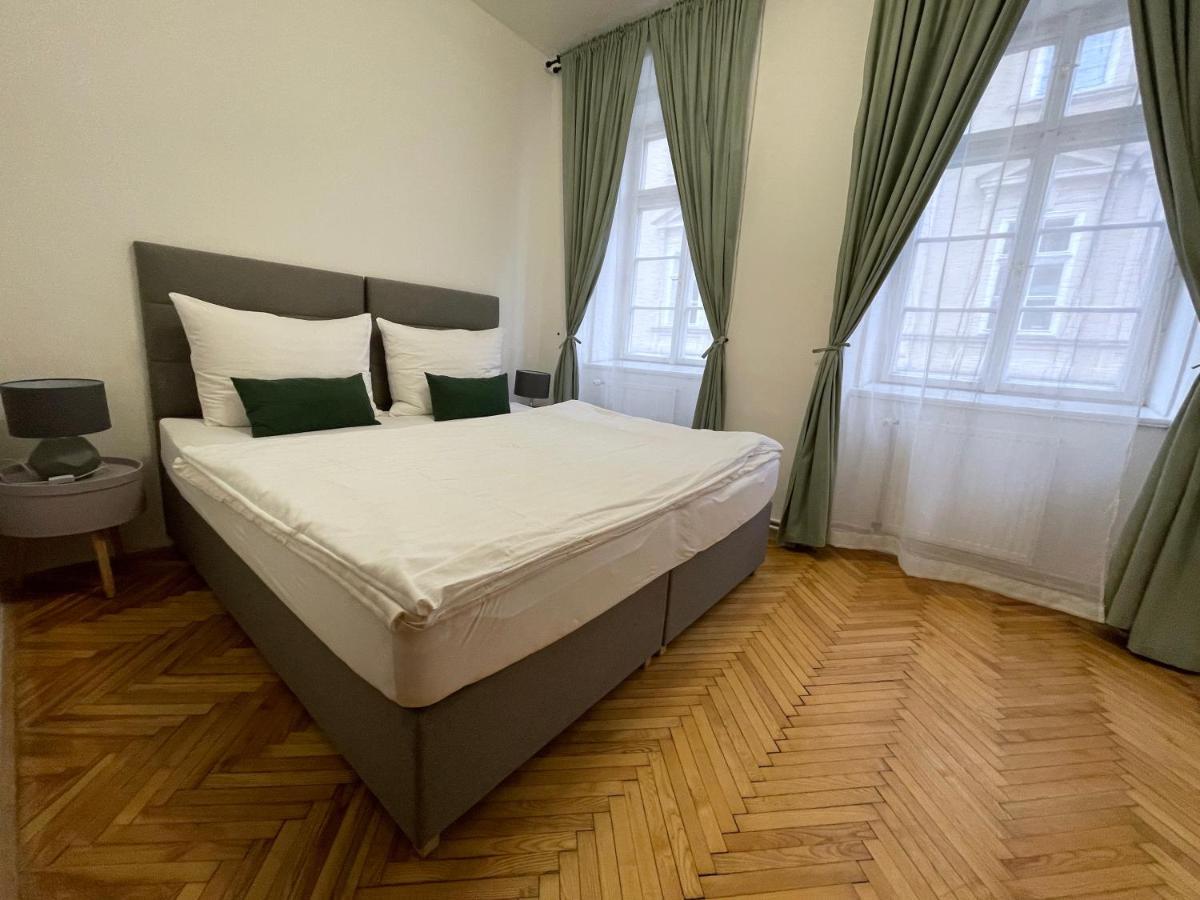 White Swan Boutique Apartments 프라하 외부 사진