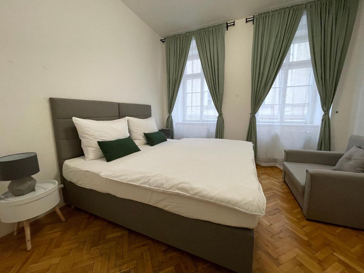 White Swan Boutique Apartments 프라하 외부 사진